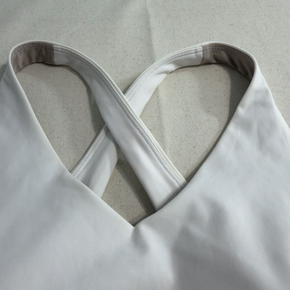Lululemon Envital Bra Size 4 White Pads Included - Picture 3 of 8